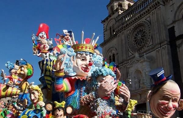 NAS SEQUESTRANO 77 MILA ARTICOLI DI CARNEVALE IN TUTTA ITALIA