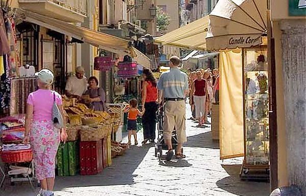 COMMERCIO, A GENNAIO VENDITE AL DETTAGLIO IN CRESCITA