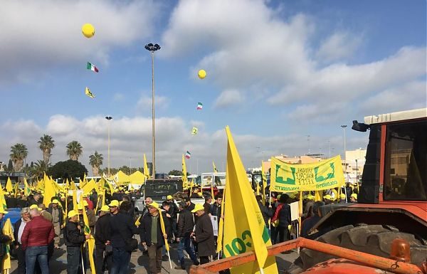 XYLELLA: COLDIRETTI, MIGLIAIA IN PIAZZA A LECCE CON I TRATTORI