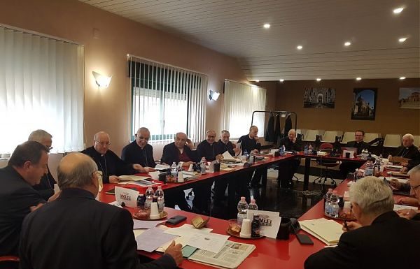 VESCOVI SICILIANI “CRESCONO FALSI MAGHI E PRATICHE ESOTERICHE”