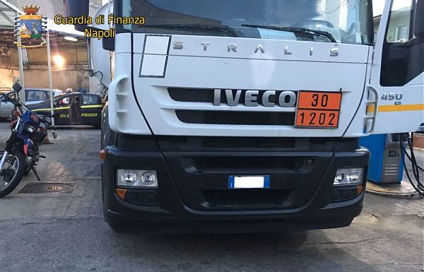 SEQUESTRATI A NAPOLI 136 MILA LITRI GASOLIO DI CONTRABBANDO