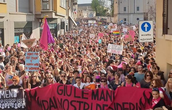 FAMIGLIA: VERONA, IN 20 MILA A CORTEO DI PROTESTA