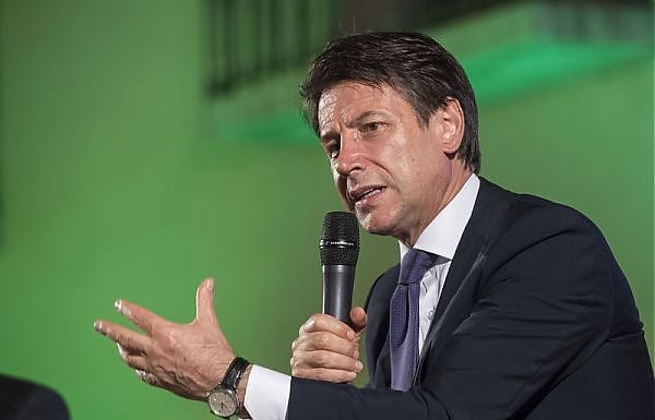 ADOZIONI: P.CHIGI, DELEGA E’ DI FONTANA, STUDIARE PRIMA DI PARLARE