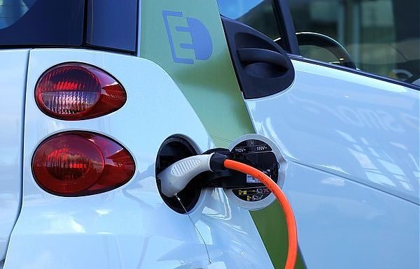 A CREMONA 10 NUOVE COLONNINE A2A PER VEICOLI ELETTRICI