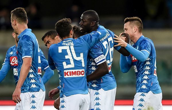 CALCIO: SERIE A. NAPOLI VINCE E RINVIA FESTA JUVE, CHIEVO IN B