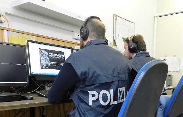 TERRORISMO: INNEGGIAVANO ALL’ISIS, FERMATI DUE GIOVANI