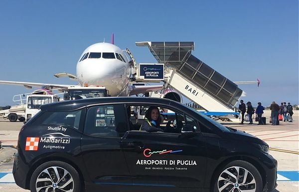UNA BMW i3 ELETTRICA PER MUOVERSI NEI PIAZZALI DELL’AEROPORTO DI BARI