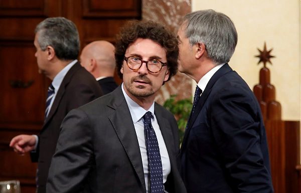 TONINELLI “MI AUGURO SIRI FACCIA PASSO INDIETRO PRIMA DEL CDM”