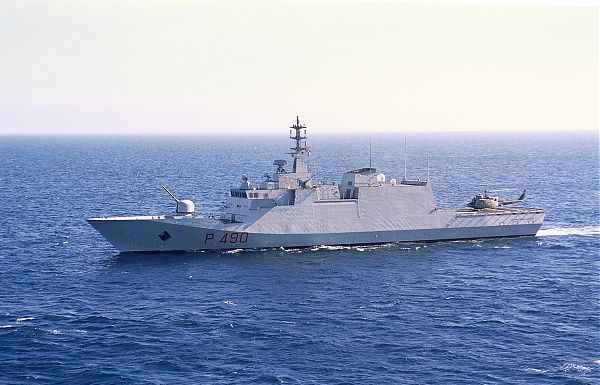 MARINA MILITARE SALVA MIGRANTI AL LARGO LIBIA, SALVINI “NON DO PORTI”