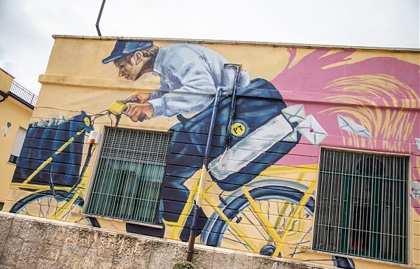 POSTE ITALIANE: UN MURALE PER LUFFICIO POSTALE DI CALITRI