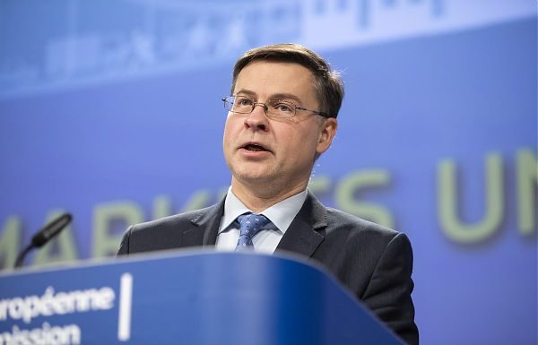 UE, DOMBROVSKIS “ITALIA HA VIOLATO PARAMETRI DEBITO”