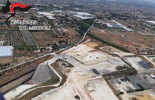 SEQUESTRATA NEL RAGUSANO MAXI CAVA CON RIFIUTI TOSSICI