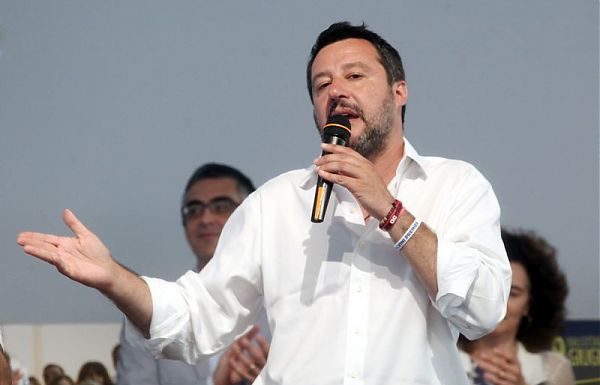 SALVINI SFIDA L’UNIONE EUROPEA “LA FLAT TAX SI FARÀ”
