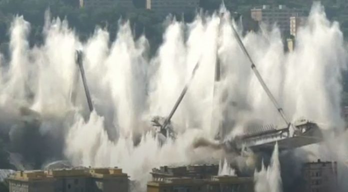 PONTE GENOVA, DEMOLITE PILE 10 E 11 DEL MORANDI