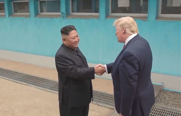 TRUMP INCONTRA KIM JONG UN IN COREA DEL NORD