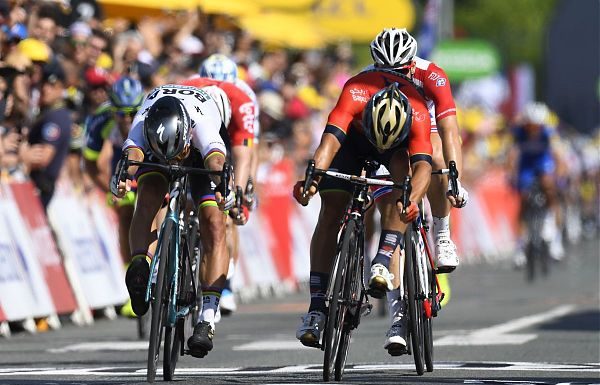 TEUNISSEN PRIMA MAGLIA GIALLA AL TOUR 2019, BATTUTO SAGAN