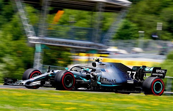 A SILVERSTONE BOTTAS SOFFIA LA POLE A HAMILTON, TERZO LECLERC