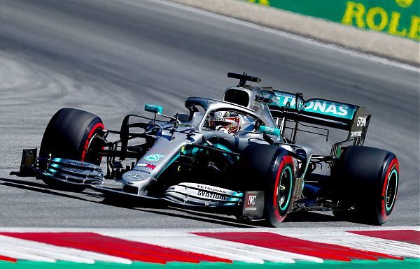 HAMILTON TRIONFA A SILVERSTONE DAVANTI A BOTTAS, TERZO LECLERC