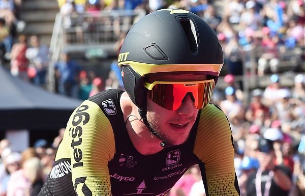 SUI PIRENEI VINCE SIMON YATES, ALAPHILIPPE ANCORA IN GIALLO