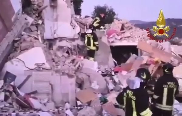 ESPLODE UNA PALAZZINA ALL’ISOLA D’ELBA, UN MORTO E UN DISPERSO