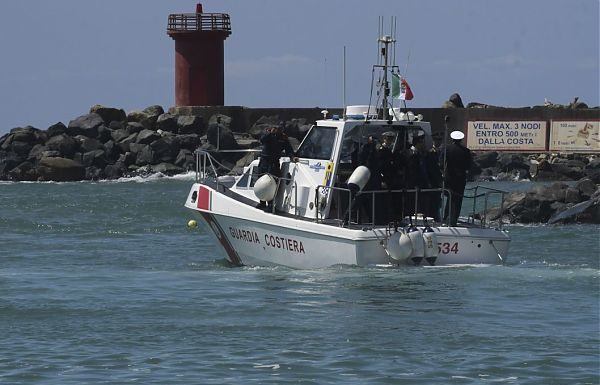 SALVINI NEGA LO SBARCO A 135 MIGRANTI SALVATI DALLA GUARDIA COSTIERA