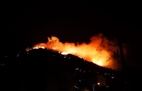 VASTO INCENDIO NEL PALERMITANO, DECINE DI SFOLLATI