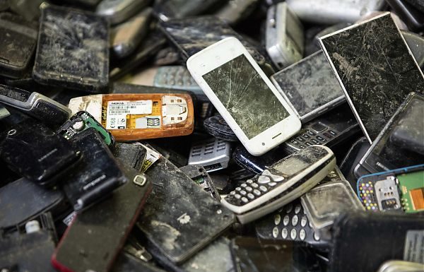 SECONDO UNO STUDIO L’USO DEI CELLULARI NON AUMENTA IL RISCHIO TUMORI