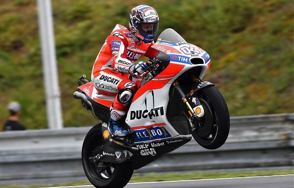 CAPOLAVORO DOVIZIOSO, VINCE IN AUSTRIA DAVANTI A MARQUEZ, ROSSI 4^