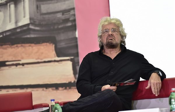GOVERNO, GRILLO “LO SCERIFFO SCAPPA E VOLANO GLI AVVOLTOI”