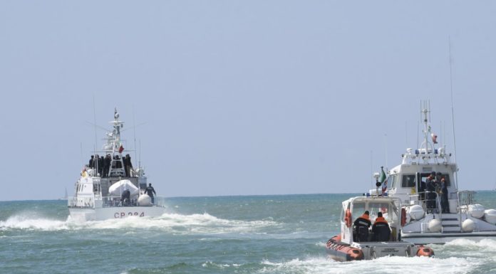 OPEN ARMS: MIGRANTI SI LANCIANO IN MARE, LA SPAGNA INVIA UNA NAVE