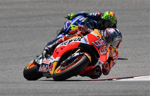 POLE DI MARQUEZ A SILVERSTONE, ROSSI SECONDO