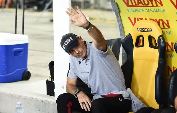 MIHAJLOVIC LASCIA L’OSPEDALE E VA IN PANCHINA PER VERONA-BOLOGNA