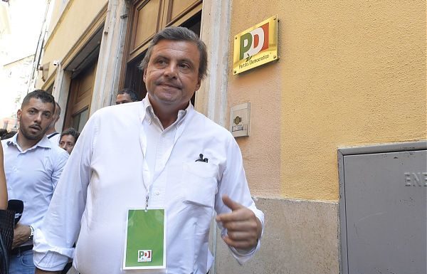 CALENDA LASCIA IL PD “NON POSSO ACCETTARE L’INTESA CON I 5 STELLE”