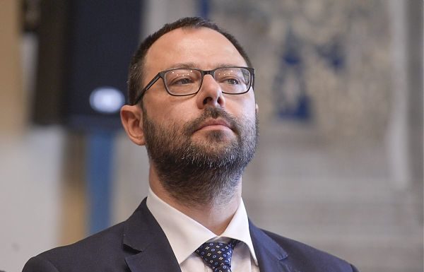 M5S “SE SU ROUSSEAU VINCE IL NO AL GOVERNO CONTE NE PRENDA ATTO”