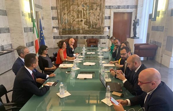 DI MAIO INCONTRA I MINISTRI M5S “PRONTI AL TAGLIO DEI PARLAMENTARI”