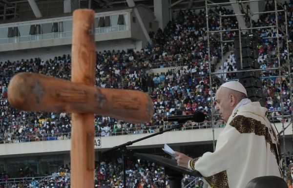PAPA FRANCESCO “LOTTARE CORRUZIONE E CREARE OCCUPAZIONE”
