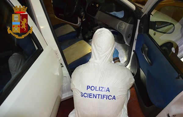 SEQUESTRA UNA RAGAZZA E LA VIOLENTA PER ORE, FERMATO NEL RAGUSANO