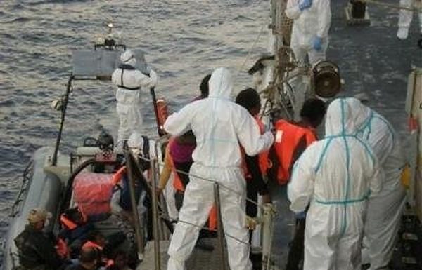 ITALIA OFFRE PORTO SICURO, OCEAN VIKING VERSO LAMPEDUSA