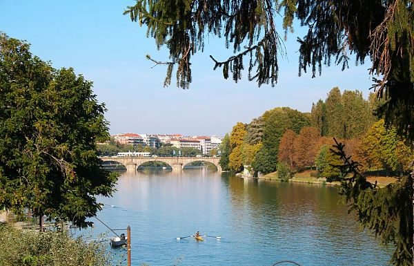 RIPULIRE IL PO DALLA PLASTICA, A TORINO LO FA COREPLA