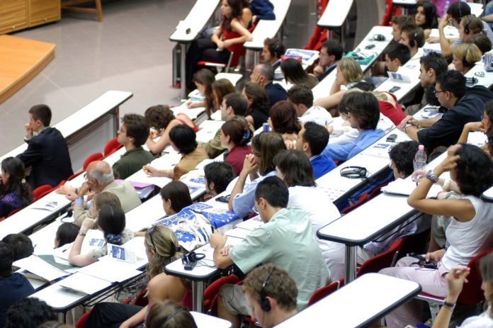 UNIVERSITA'TOR VERGATA  STUDENTI UNIVERSITARI AULA UNIVERSITARI