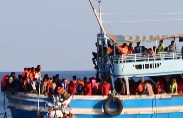 NUOVO SBARCO A LAMPEDUSA, GIUNTA BARCA CON UN CENTINAIO MIGRANTI