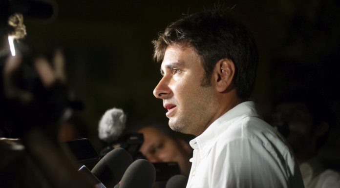 M5S, DI BATTISTA “DA FUORI FARÒ LE MIE BATTAGLIE, NON FIDATEVI DEL PD”