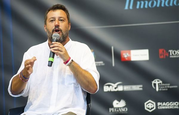 TRE AGENTI INDAGATI PER MOTO D’ACQUA, SALVINI “PRENDETEVELA CON ME”