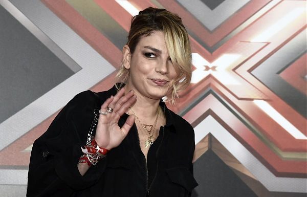 MUSICA, EMMA MARRONE “MI FERMO PER UN PROBLEMA DI SALUTE, TORNERÒ”