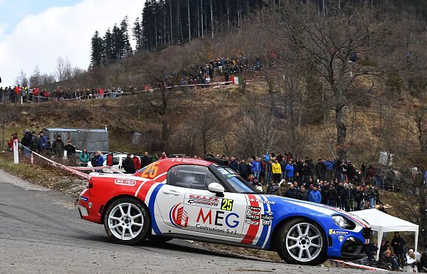 4 EQUIPAGGI A BORDO DELLE ABARTH 124 AL VIA DEL TOUR DE CORSE