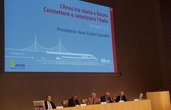 GUIDA, FRANCOBOLLO E MUSEO PER I 90 ANNI