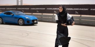 PER LA PRIMA VOLTA UNA DONNA SAUDITA AL VOLANTE