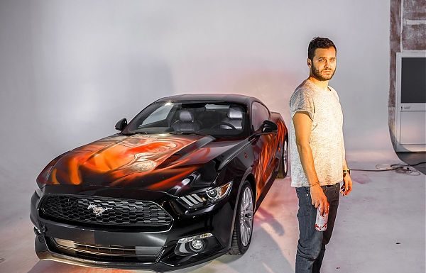 FORD MUSTANG SI TRASFORMA IN UN SUPEREROE