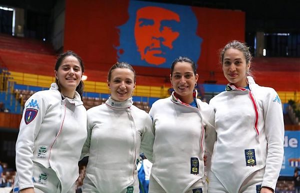 AZZURRE DELLA SPADA CHIUDONO QUINTE A L’AVANA