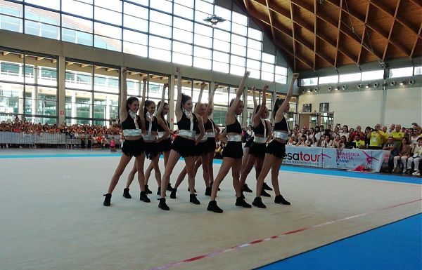 RITMICA. FARFALLE AZZURRE EMOZIONANO LA FIERA DI RIMINI